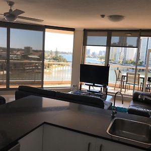 Moorings On Cavill Surfers Paradise